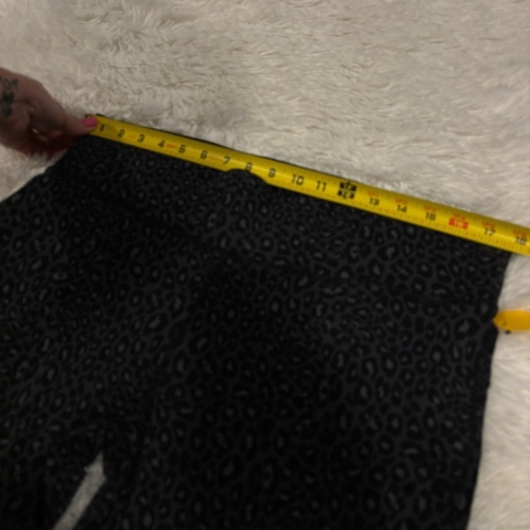 Xersion Gray Black Animal Print Cropped Leggings NEW size XXL - Picture 6 of 10